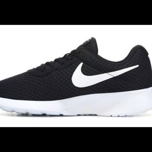 Nike Shoes - Nike women tanjuns Nike Shoes - Nike women tanjuns